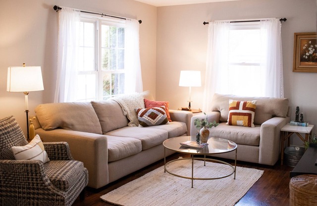 NEW! Perfect for Professionals, Family and Friends- Convenient To All of GR!