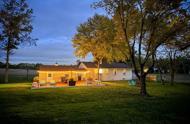 New! Pet-friendly Bucks County home, huge backyard