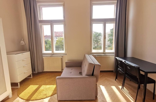 New petite studio in bohemian suburb