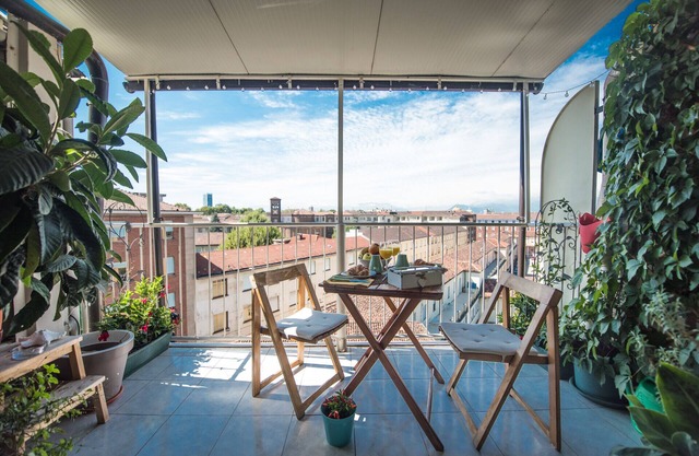 New picturesque and central penthouse, with a splendid view of the mountains