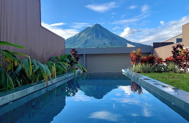 New private villa, spectacular views, private pool, jacuzzi, sun deck, A/C, WiFi
