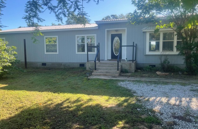 *NEW* Quiet, Peaceful, Spacious on large acreage- Lake Murray