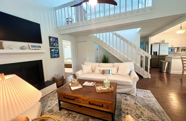 New. Refined beach sanctuary under ancient oaks. Super clean.