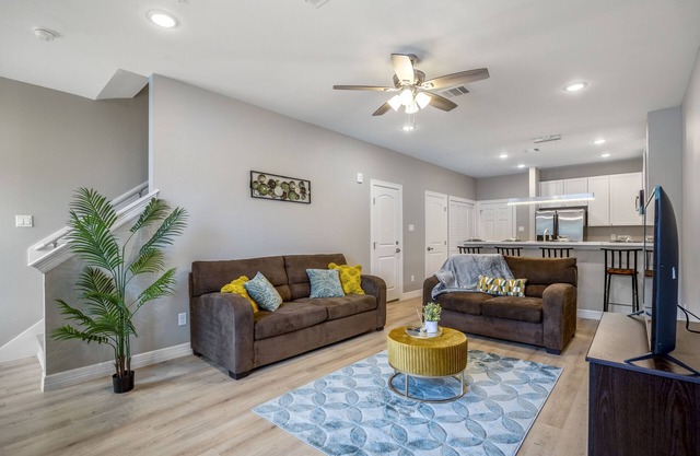New* Relaxing Cozy Getaway in Gated Community near Greater Heights