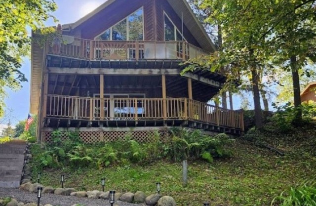 NEW! Relaxing Lakefront Getaway 3BR+Loft. Kayaks, Canoe, Dock, new Fire Pit