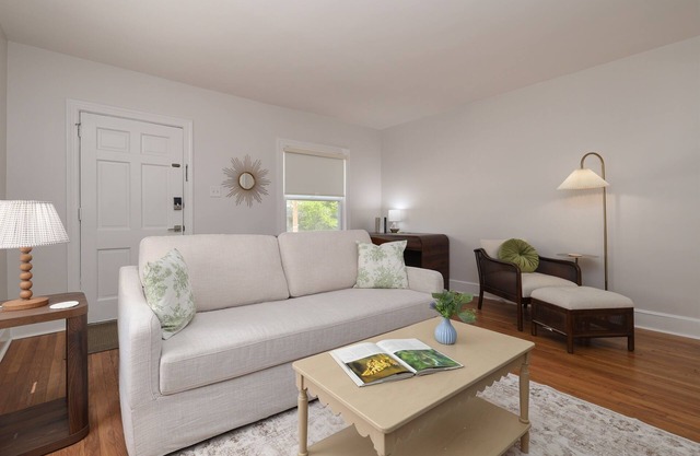 *New & Renovated* Charming Bungalow near DT Durham