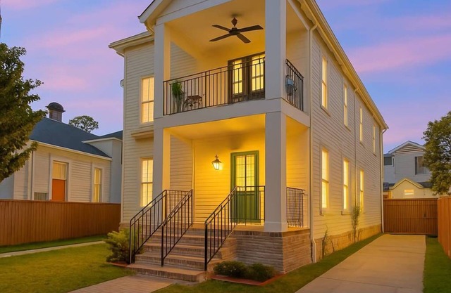 *New* Renovated Gem/Parking: Walk 2 Magazine St