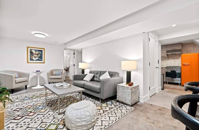 New Renovation 1BR with Patio & Parking