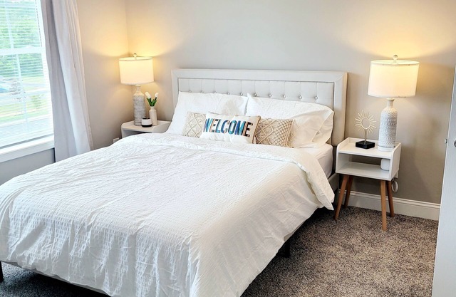 New River Gem - Near RU, Virginia Tech & Carillion - Pet Friendly, Extended Stay