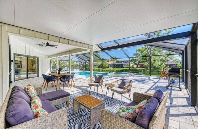 NEW Saltwater pool/spa home! Close to IMG, beaches