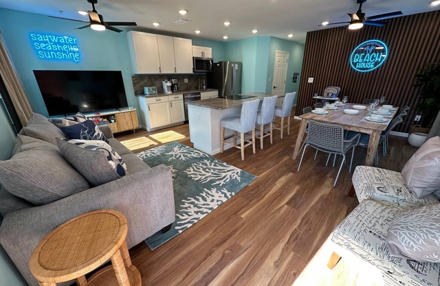 *NEW* Salty Sweetheart - 4bed, 2 bath Sleeps 8