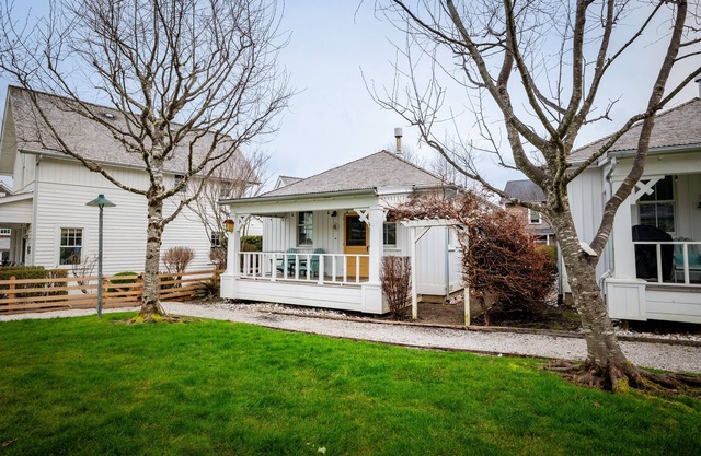 *New* Seabrook's Zinnias Cottage: Dog Friendly!