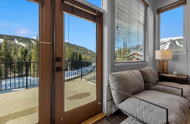 New Ski in-out 3 bedroom Luxury Townhome in the 2021 Winter Season