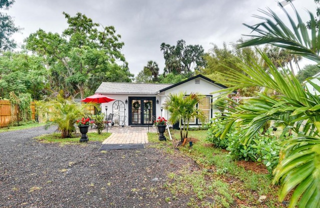 New Smyrna Beach Cottage about 1 Mi to Downtown!