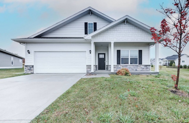 New Spacious 4-bedroom house in charming Ankeny with WiFi, AC-Prime Location