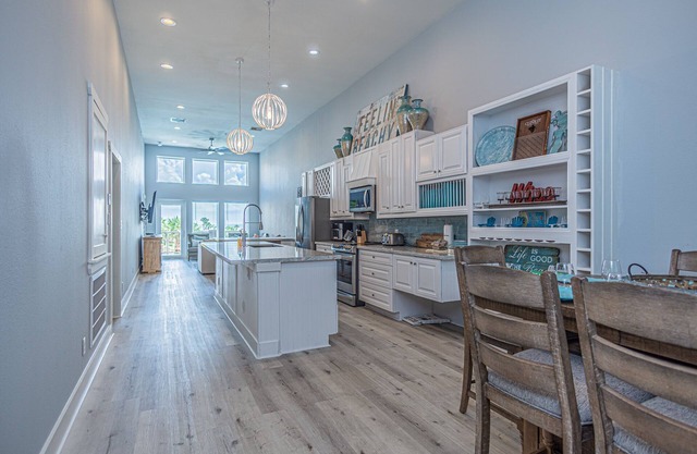 New Special Rates! Salty Mermaid Overlooks Gulf & Remodeled Resort Pool!