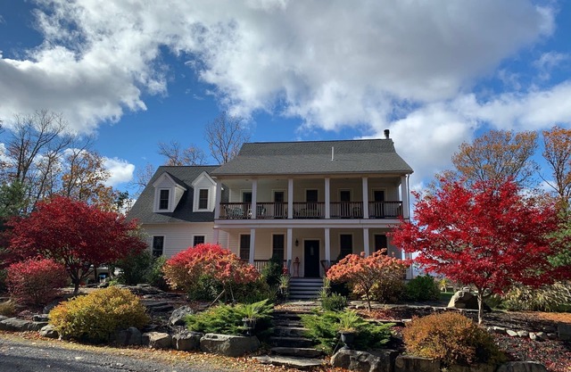 NEW Spectacular Views & Private space on a Scenic Mountain 40ft Salt Water Pool