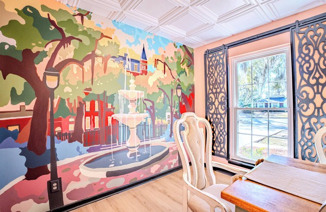 NEW! "Spirit of Savannah"- 4 min to Dwntn- Hot Tub-Game Room-Sleeps 8-Disc Golf