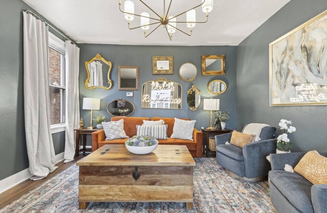 NEW! Stunning 5bdr game+movie room, VIEW, Parking!