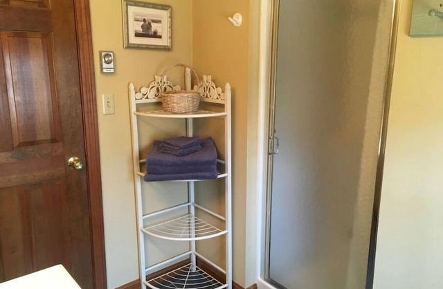 New to Home Away & VRBO! Comfortable Home Close to Nauset Light Beach
