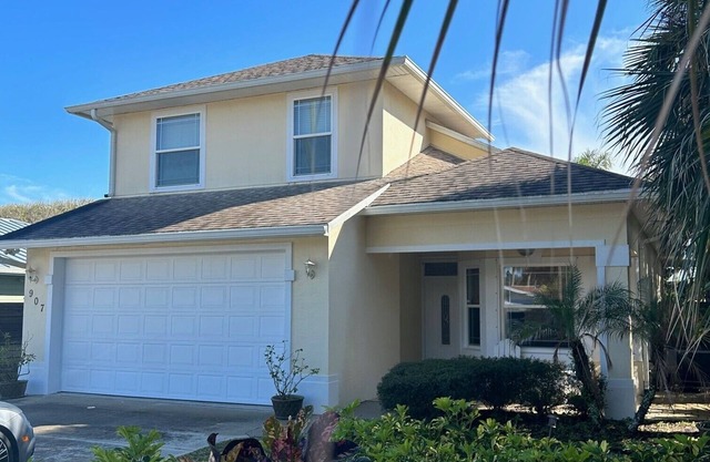 NEW TO VRBO, New Smyrna Beach Home, Just 2 blocks from the ocean!
