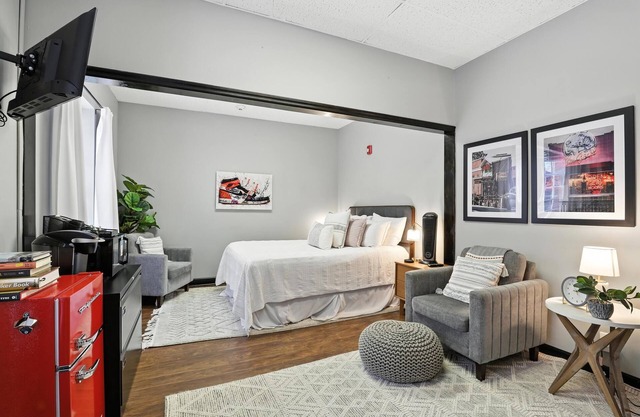 NEW TO VRBO! The 483 Suite - Walk to Stadium!