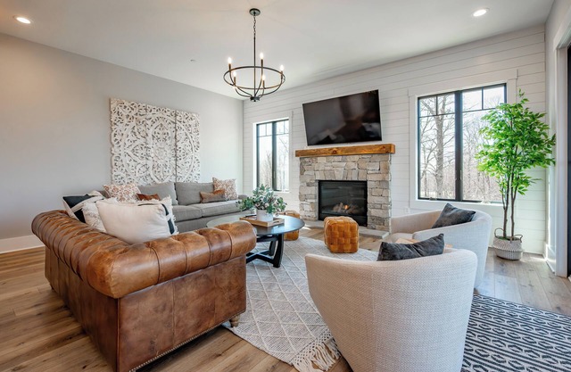 New! Top of the Rock: A/C, Fireplace, Hot Tub, Fire Pit!