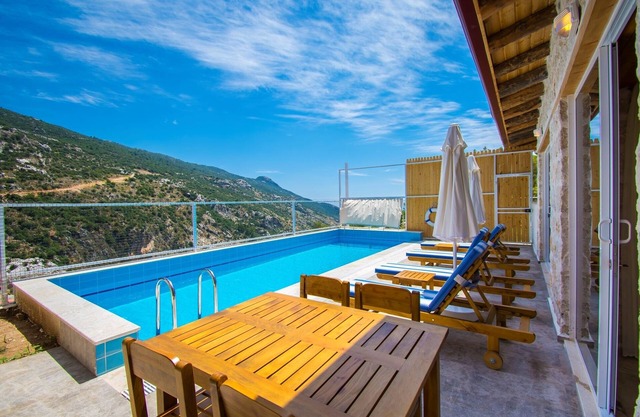 New Traditional 2 Bedroom Villa with Secluded Outdoor and Heated Indoor Pool
