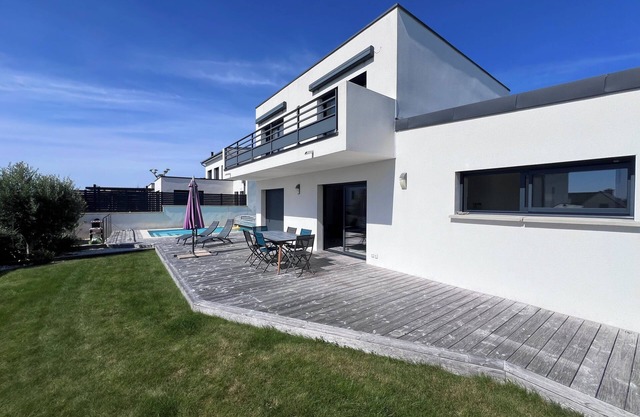 *NEW* - Villa - HEATED Swimming Pool - Seaside