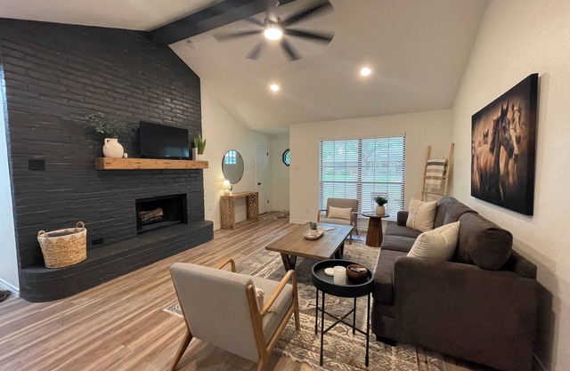 New! Waco Ranch Retreat, Updated, Clean, Safe, Quiet Home near Magnolia/Baylor