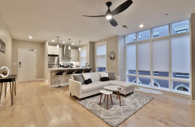*New* XquisiteMidCenturyM0d~ Condo *OTR* w/Parking