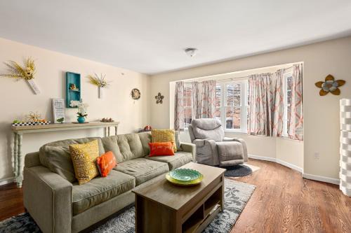 Newark Gem 6BR, 5BA - Sleeps 24 - Walk to Prudential Center and Newark Penn Station, Near EWR and American Dream Mall, includes Parking - WiFi - Laundry - Backyard - Gym