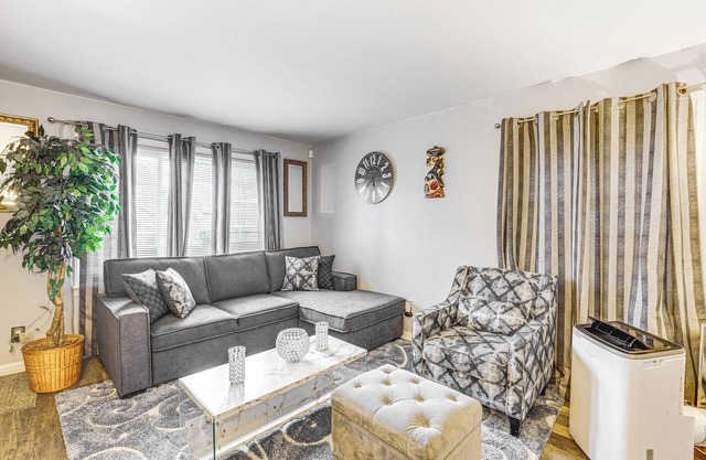 Newark Home w/Deck & Fire Pit, 16 Mi to NYC!