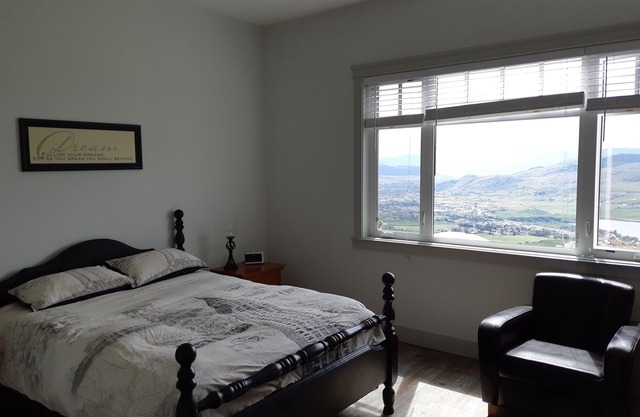 NEWER 2 BEDROOM WALKOUT BASEMENT SUITE WITH GREAT VIEWS. CENTRALLY LOCATED