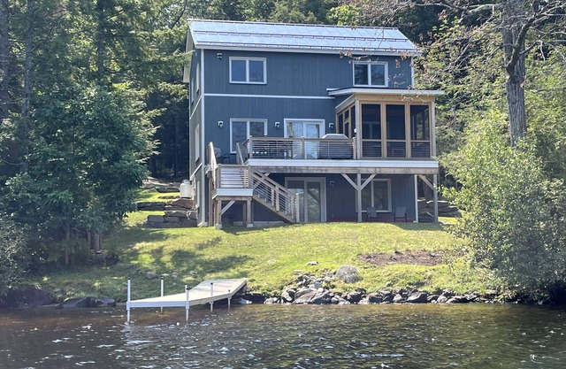Newer Construction waterfront house with AC and WiFi in Barnstead