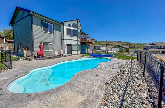 Newer Home With Amazing Lake Views, Heated Pool and Game Room. STR Permit #730.
