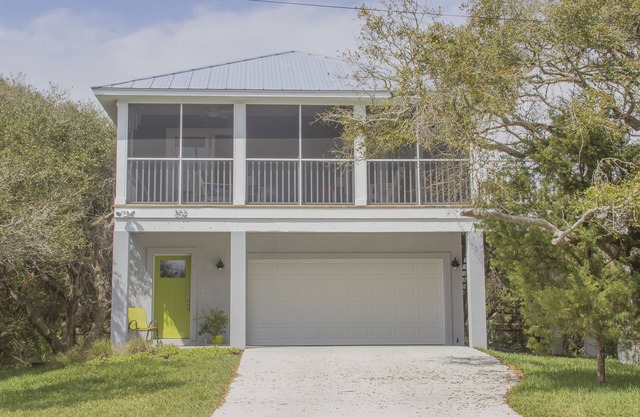 Newer Home with Screened Balcony ~ Pet Friendly ~ Steps to the Ocean!