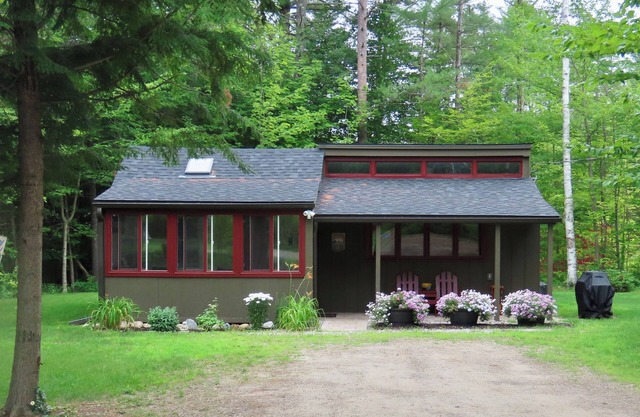 Newfound Lake, cozy cottage, minutes to beach.