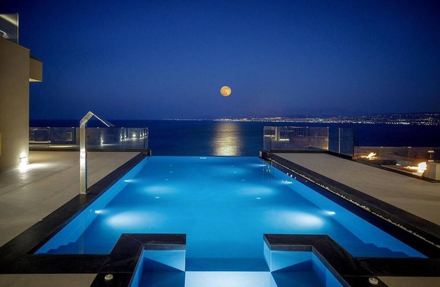 Newly Built 7 bedroom villa with heated pool