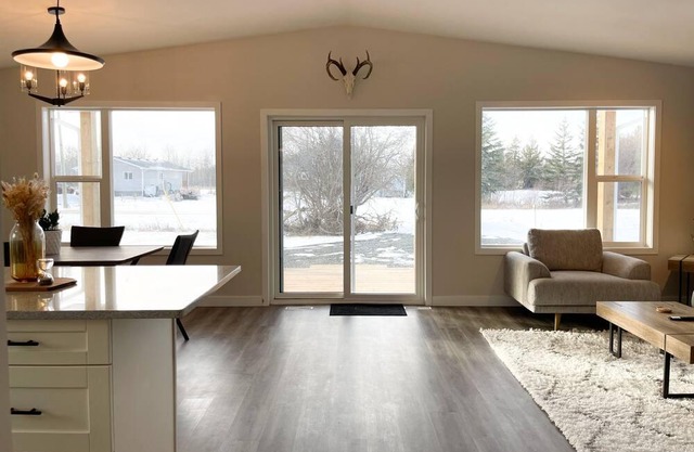 *Newly Built Cozy 4 Season 3bdr 4bed w Lakeviews*