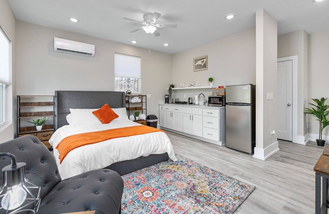 Newly Built Guest House - Private Garage