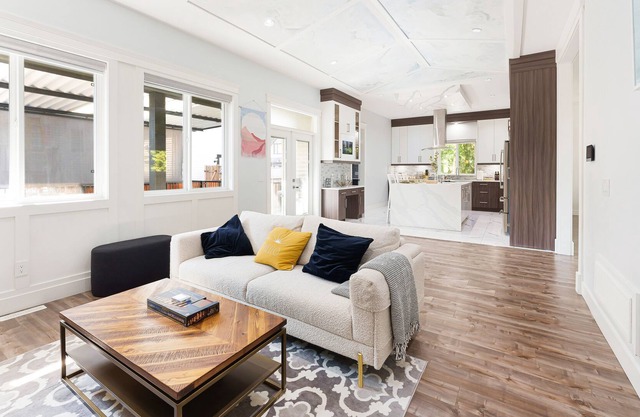 Newly built modern luxury with high end furnishings, king size bed, & central AC