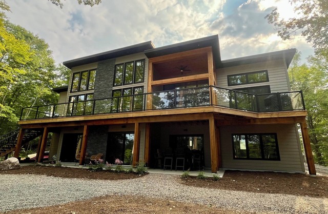 Newly constructed beautiful modern 4 bedroom, 3.5 bathroom lakehouse in Mactier