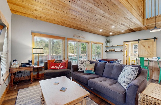 Newly constructed home with firepit & large deck - walk to the beach & golf