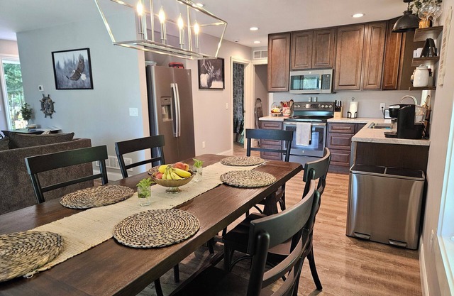 Newly Constructed Home with Lake Access, Golf and all Canandian Lakes Amenities