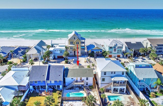 Newly Purchased 6 Bedroom 4 Bath Beach House with private Pool!