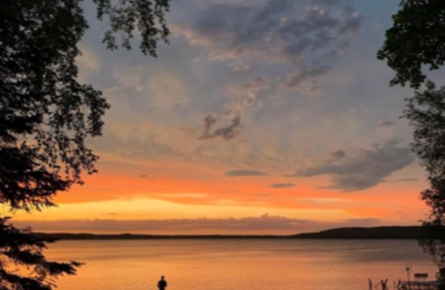 Newly Remodeled 4 bedroom Cottage with Stunning views of Beautiful Lake Metonga