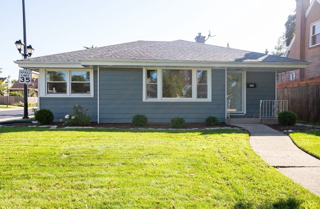 Newly Remodeled Furnished Home In Elmhurst