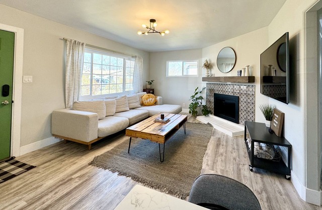 Newly remodeled home, close to the airport and city attractions. Pet friendly!
