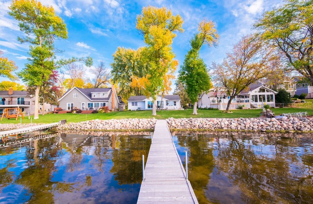 Newly Remodeled Lake Cabin on Forest Lake only 30 minutes from Twin Cities